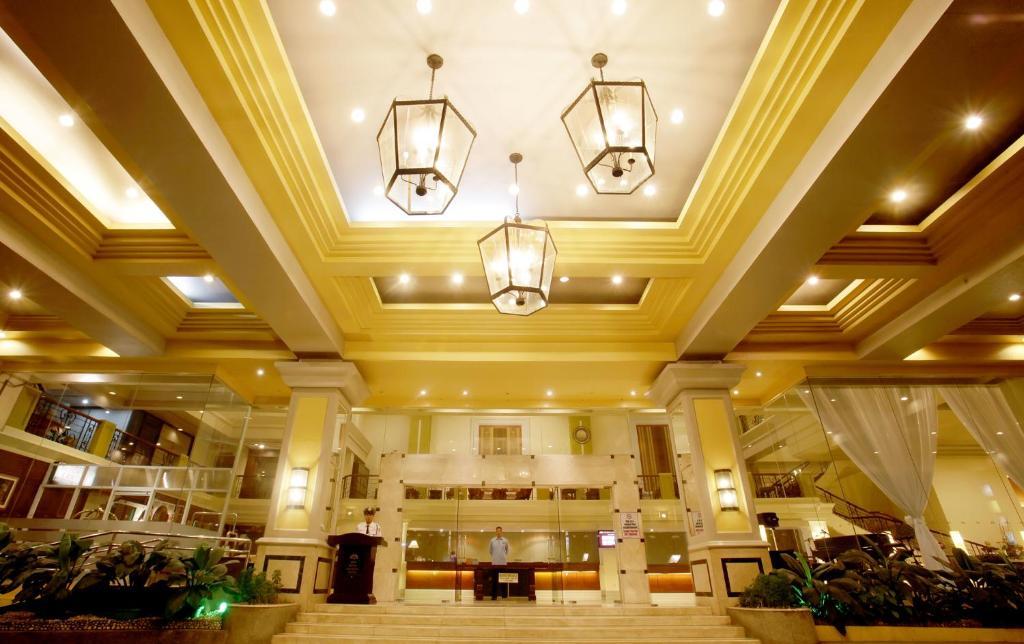 The Royal Mandaya Hotel Davao Luaran gambar