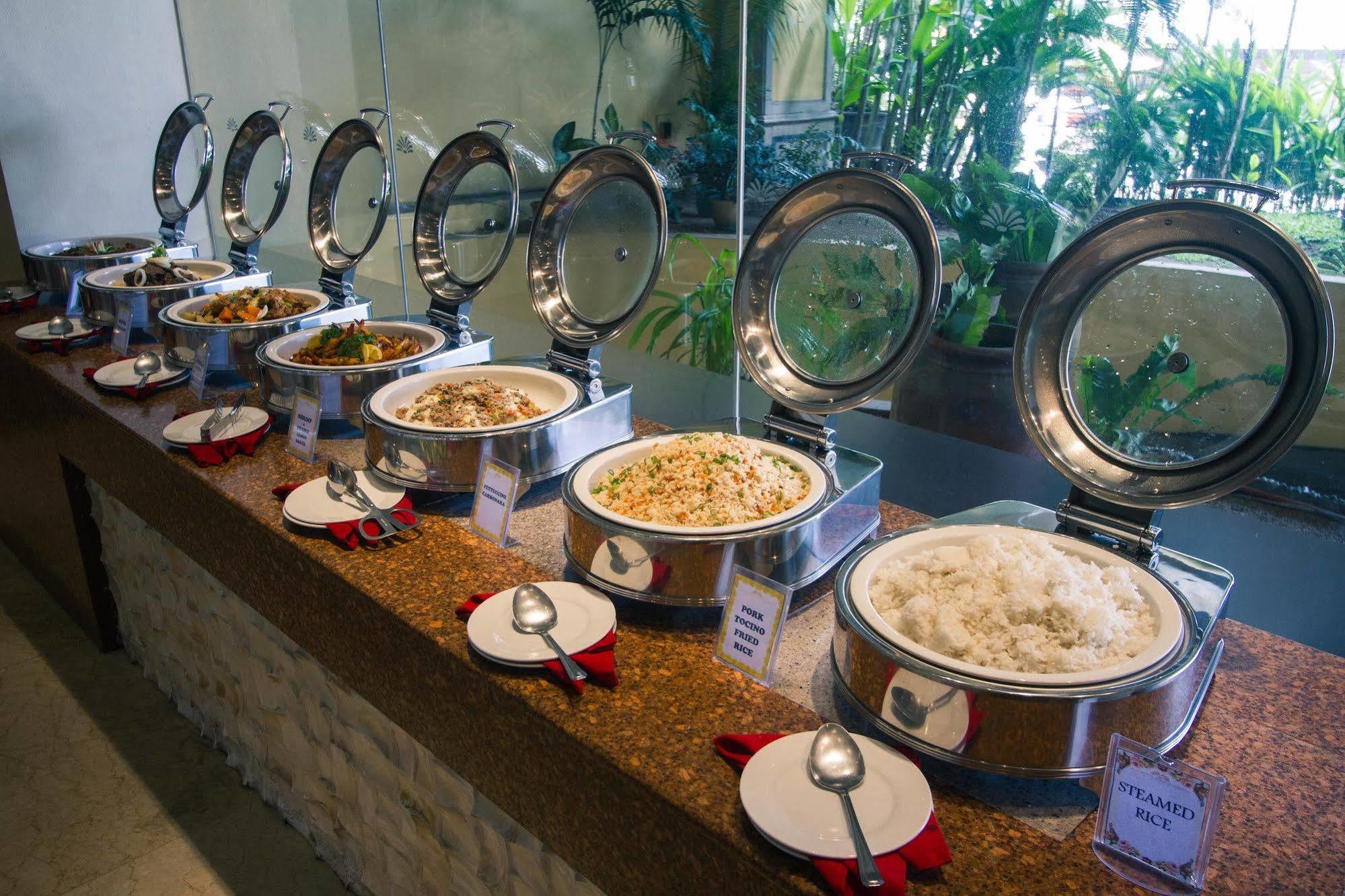 The Royal Mandaya Hotel Davao Luaran gambar