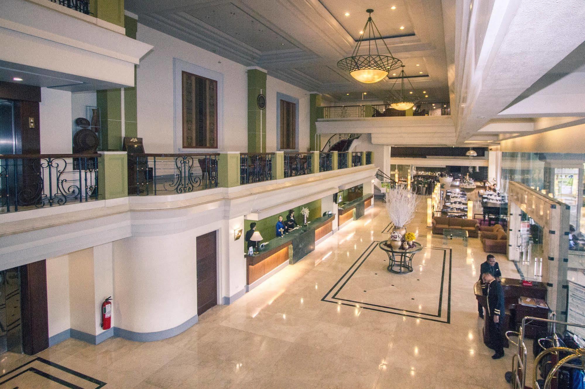 The Royal Mandaya Hotel Davao Luaran gambar