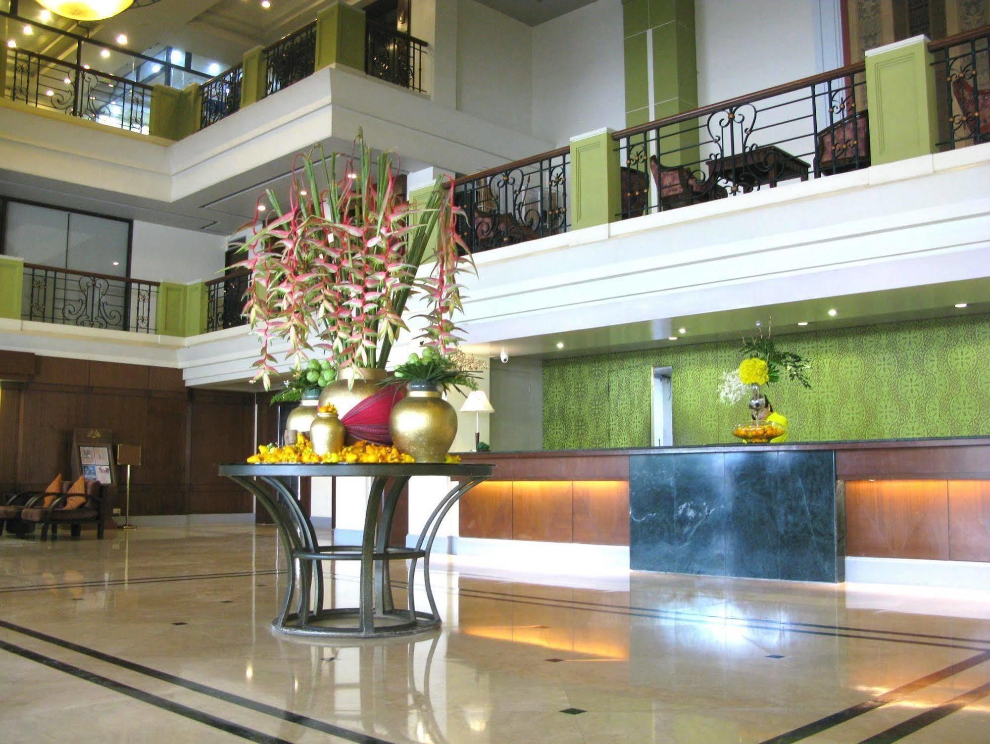 The Royal Mandaya Hotel Davao Luaran gambar