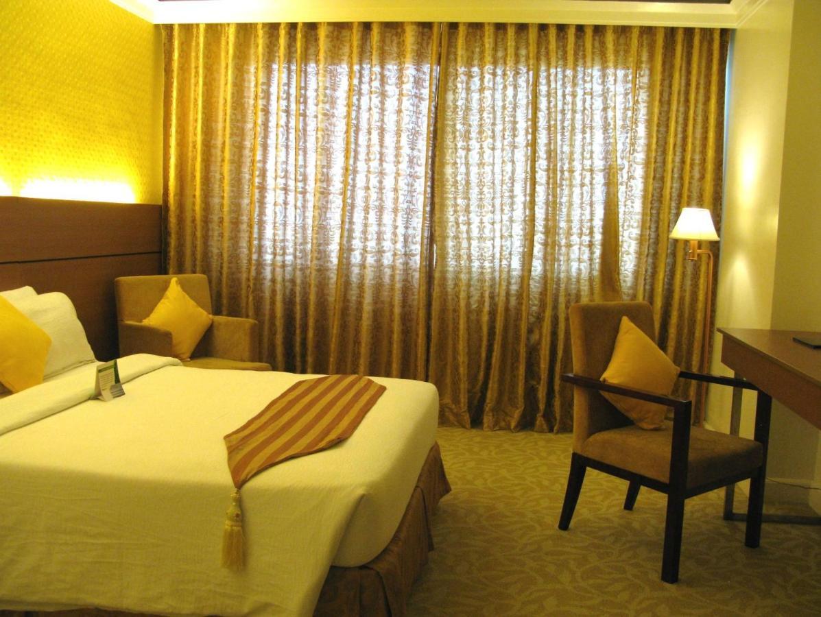 The Royal Mandaya Hotel Davao Luaran gambar